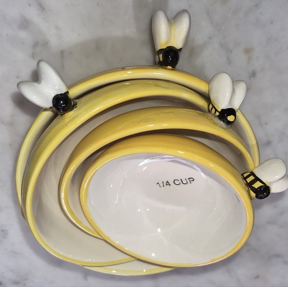 Bee Measuring Cups - Picture 2 of 5